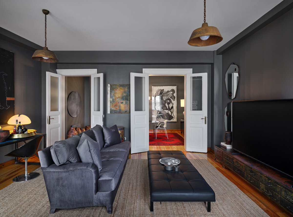 Tarihi Pera bölgesinde geçmişin zarafetiyle modern yaşamın harmanlandığı ev, konforlu ve estetik bir yaşam alanı sunuyor. 

ALL Decor İlkbahar 2025 sayısı çok yakında dijital platformlarda ve bayilerde...