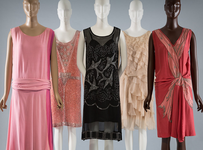 Have you ever fancied recreating and wearing historical fashions?
Fiona Veitch Smith does this as part of researching her 1920s and 30s novels.
Read how she does it and get tips for making your own vintage-inspired costumes at historiamag.com/fashion-resear…