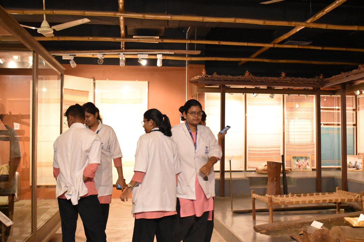 37 B.Sc. Nursing students from Hi-Tech College of Nursing, Bhubaneswar explored the rich culture and heritage of Odisha through its exquisite handicrafts and handlooms showcased in Kalabhoomi, celebrating the spirit of #OdishaHeritage.