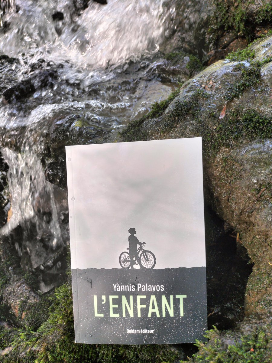 L'enfant 
Yànnis Palavos 
Traduit du grec par Anne-Laure Brisac 
Éditions Quidam éditeur 
🌟🌟🌟🌟🌟
La Grèce en apogée, pastorale, dans une langue poétique, au plus proche d'un humanisme inégalé.
Douze nouvelles où rayonne l'Enfant avec un E majuscule.
L'apothéose.
🌸🌸🌸🌸🌸