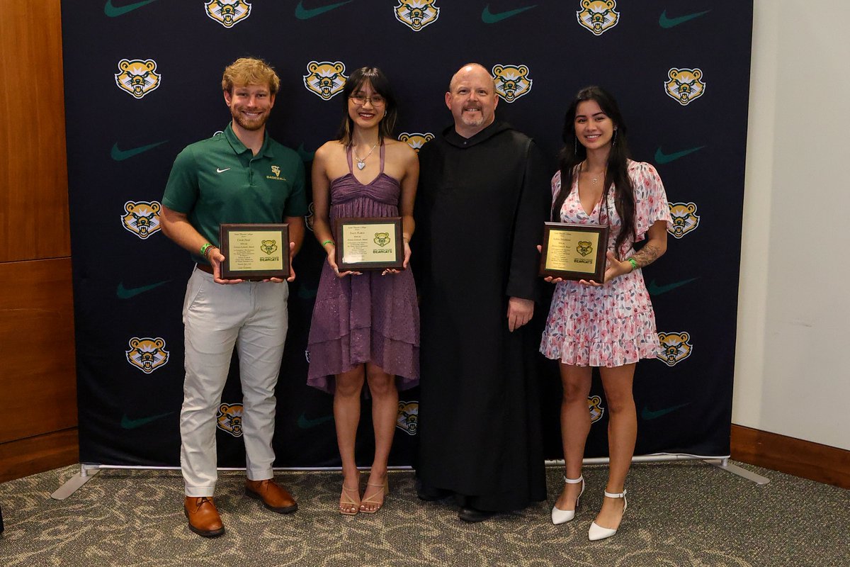 🎉 Honoring the Class of 2025!
Last night, we celebrated our senior student-athletes — their leadership, dedication, and impact on and off the field.
Thank you for leaving your mark on Saint Vincent athletics.🐻🟢🟡