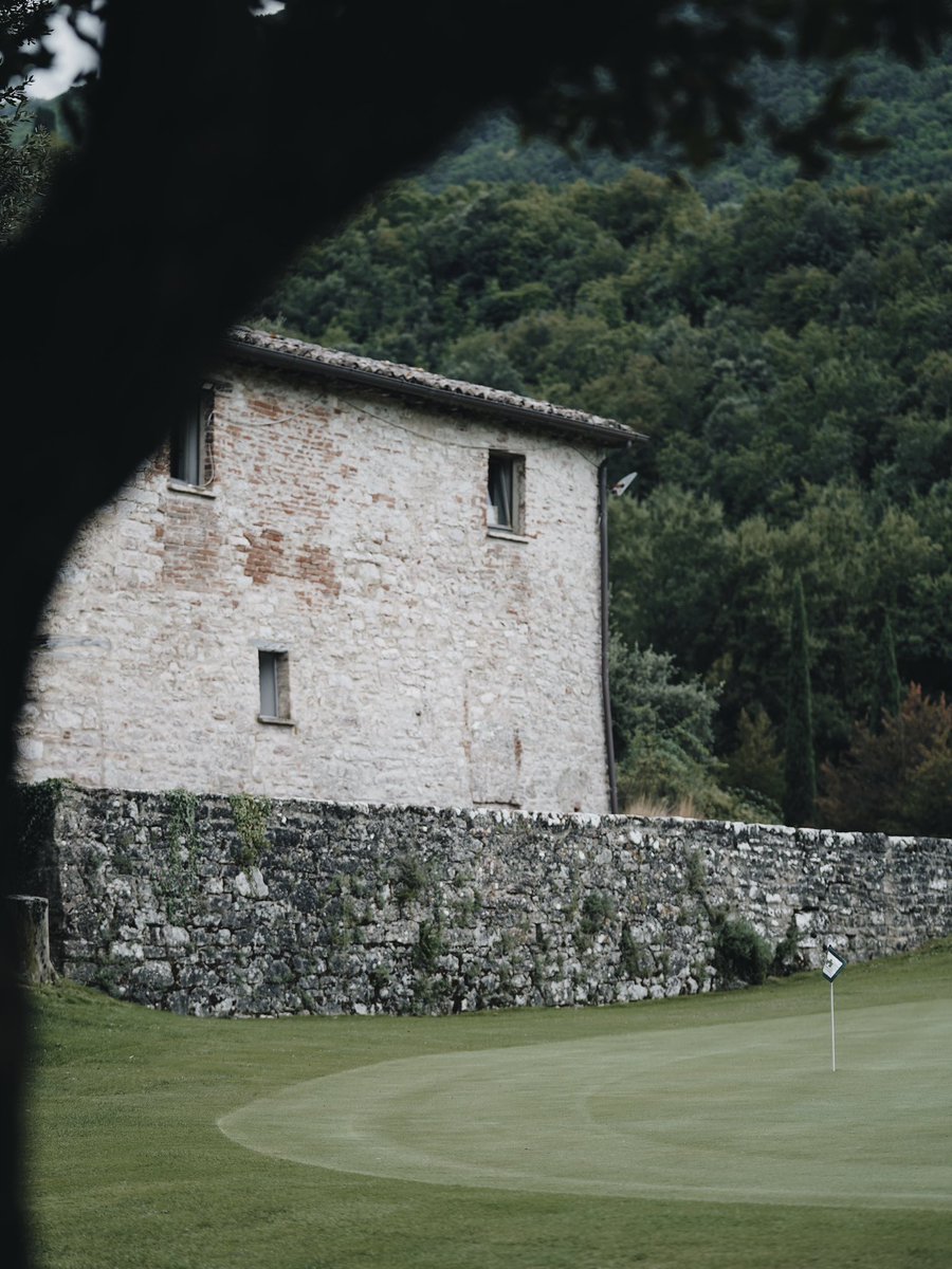 Antognollagolf's tweet image. Antognolla Golf combines championship play with exceptional surroundings. From castle views to first-class facilities, every detail enhances the experience, finished perfectly with post-round dining at La Boiola.

#AntognollaGolf #GolfItaly #Golf #Umbria #ExploreUmbria
