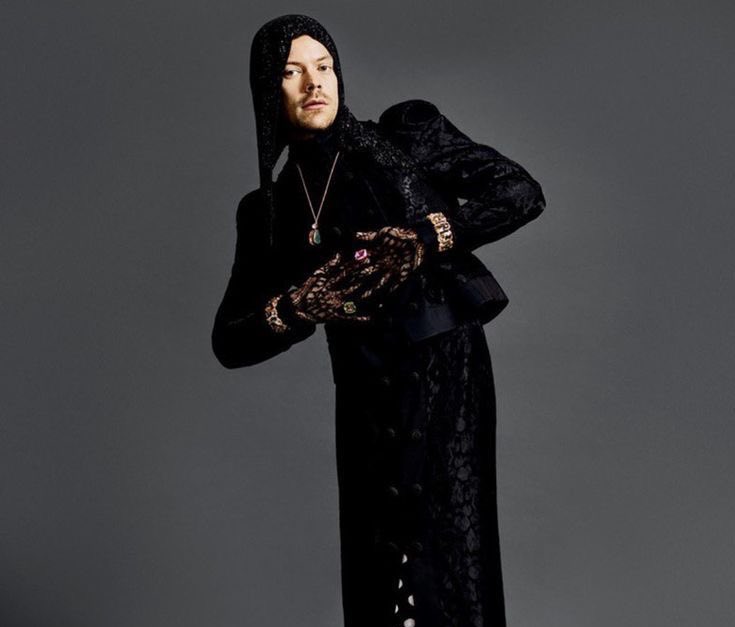 songbirdsues's tweet image. 🚨 Sources say it is unlikely that Harry Styles will be named the new Pope due to scheduling conflicts.