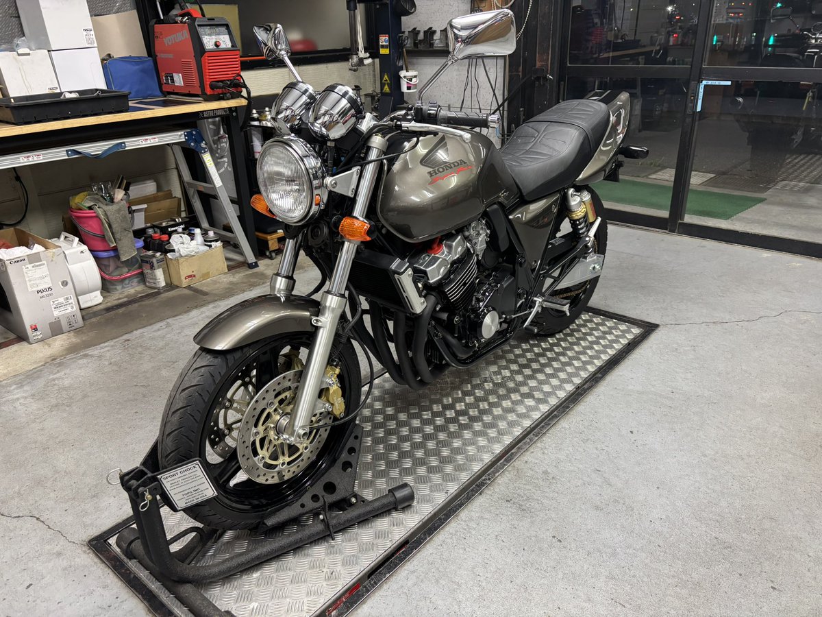 tzn0909's tweet photo. ご契約ありがとうございました。
納車準備始めました。今暫くお待ち下さいませ。
HONDA CB400 superfour version S https://t.co/G894AKKiJk