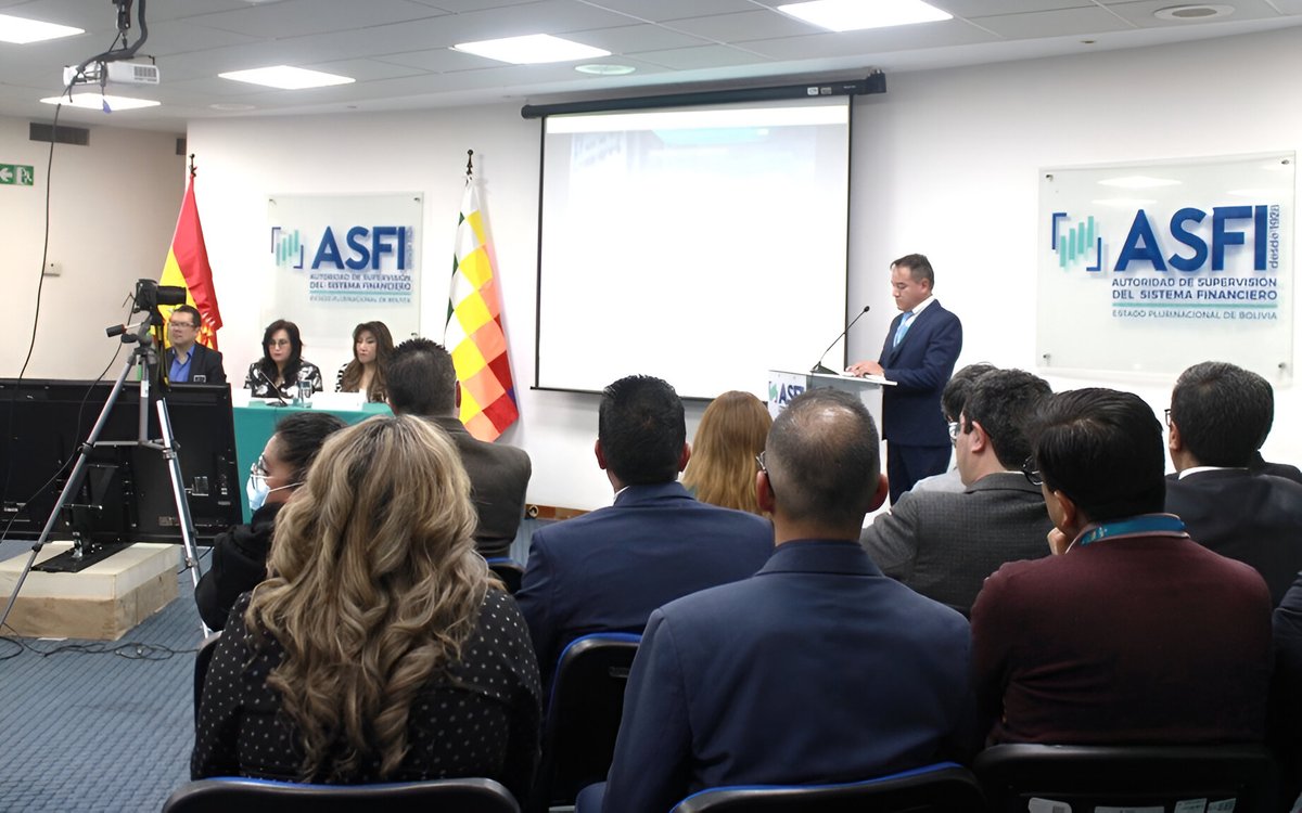 La Directora General Ejecutiva de #ASFI, Ivette Espinoza Vasquez, en el marco de su compromiso con la transparencia y el acceso a la información, realizó este miércoles la Audiencia de Rendición Pública de Cuentas Inicial 2025.
#ElGobiernoNacionalCumple
#EstamosSaliendoAdelante