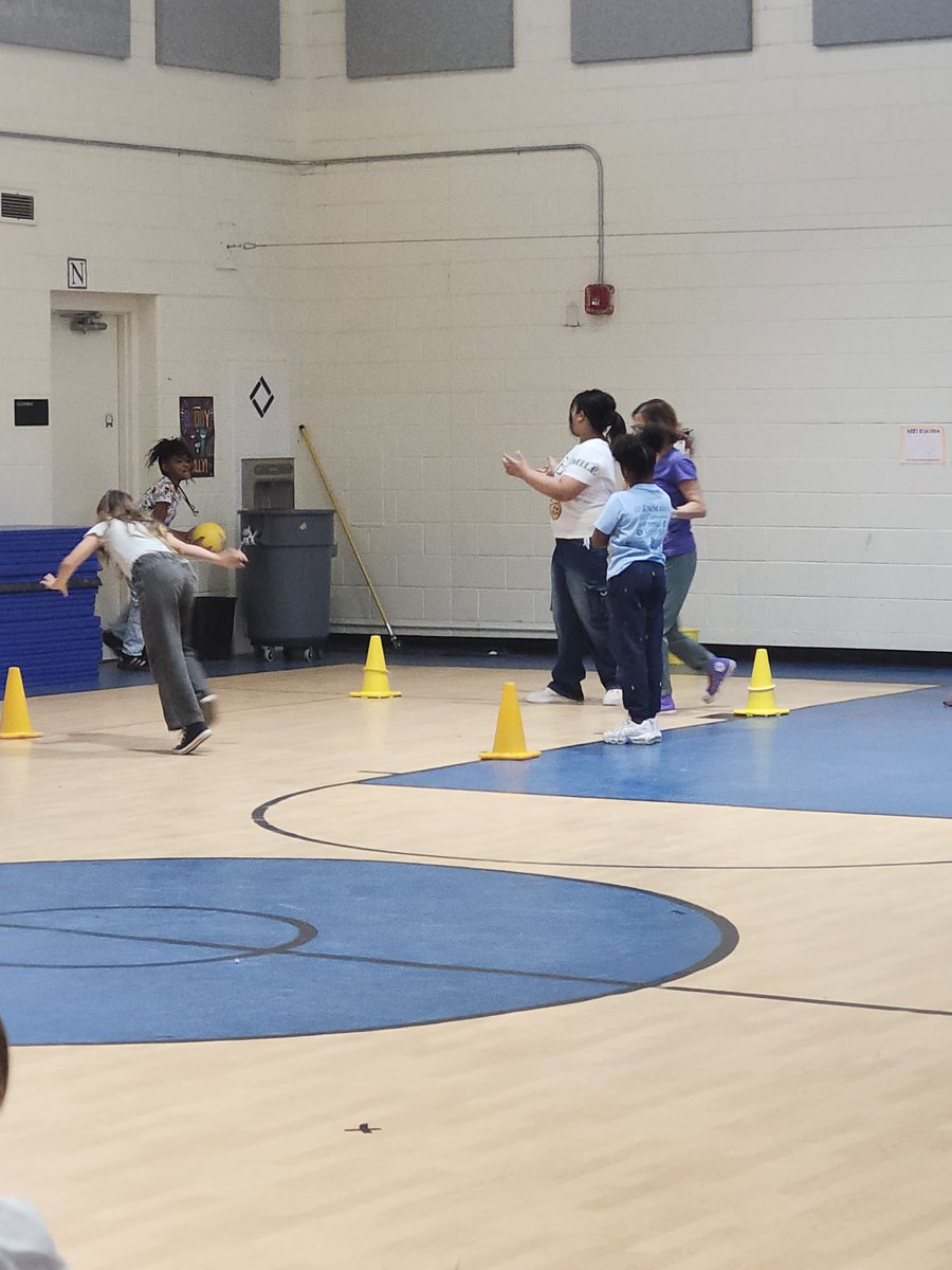 NNPSHPE's tweet photo. 3rd Geaders at @SchoolHilton playing striker ball last week
#elementaryPE #PhysEd #cooperativegames #activeforlife https://t.co/iogTbKV1AW