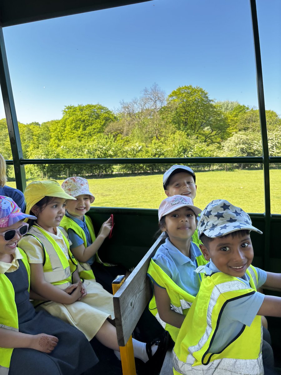 StPetersYear1's tweet photo. Year 1 had a great day at the farm with donkey rides, tractor rides, and tasty ice cream! 👩🏻‍🌾🚜🫏@StPetersAshton https://t.co/Xnf4bAT6vZ