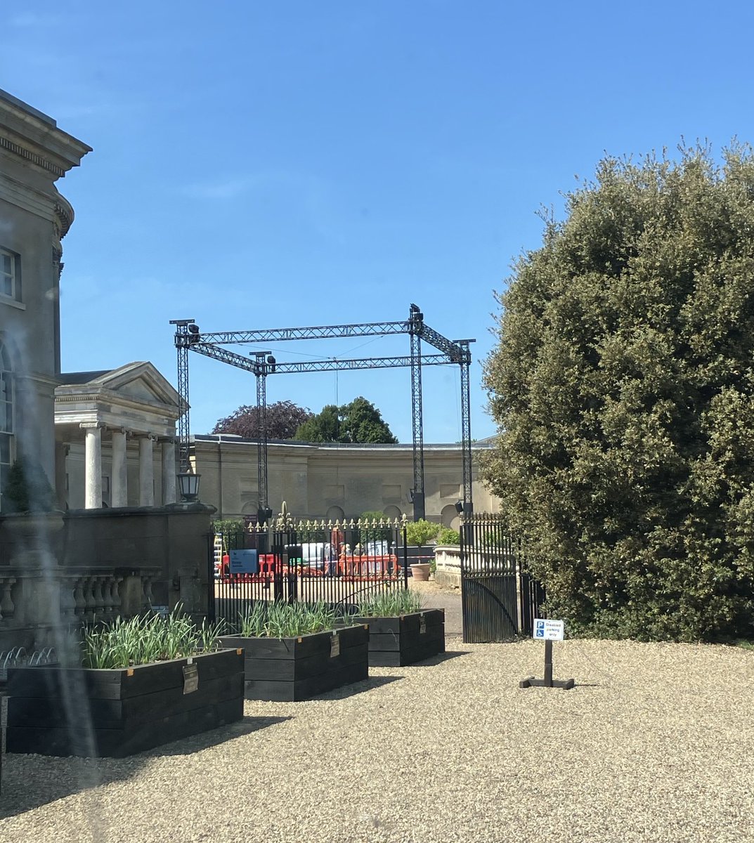 karen thompson tweet media