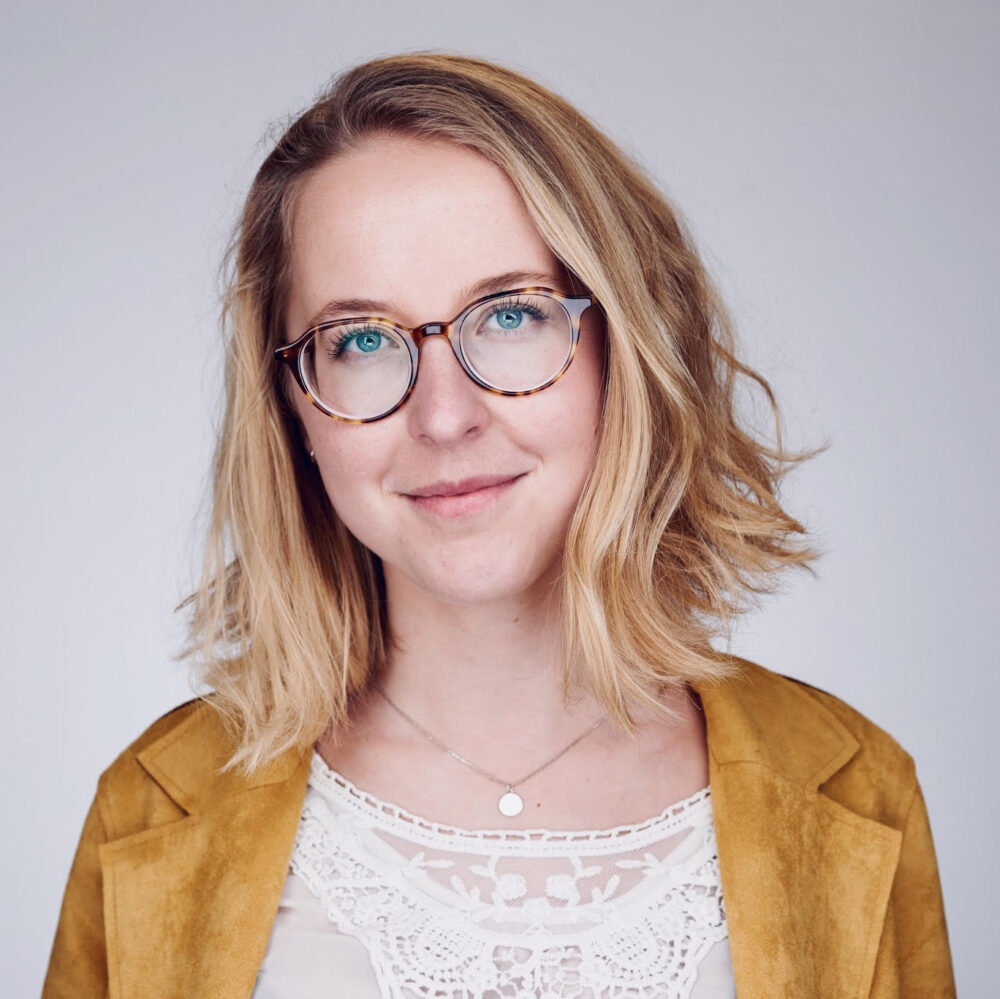 Signals (@signalsblogs) on Twitter photo Recent PhD graduate <a href="/VeraPieters_/">Vera Pieters, PhD</a> is our latest <a href="/MbD_UofT/">Medicine by Design</a> profile subject. She worked in the labs of <a href="/alisonmcguigan/">Alison McGuigan</a> and <a href="/GilbertLab/">Gilbert Lab</a> <a href="/UofT/">University of Toronto</a> where she engineered #3D tissues to mimic human organs. Read more here and ideally offer her a job! signalsblog.ca/profile-vera-p… Recent PhD graduate <a href="/VeraPieters_/">Vera Pieters, PhD</a> is our latest <a href="/MbD_UofT/">Medicine by Design</a> profile subject. She worked in the labs of <a href="/alisonmcguigan/">Alison McGuigan</a> and <a href="/GilbertLab/">Gilbert Lab</a> <a href="/UofT/">University of Toronto</a> where she engineered #3D tissues to mimic human organs. Read more here and ideally offer her a job! signalsblog.ca/profile-vera-p…