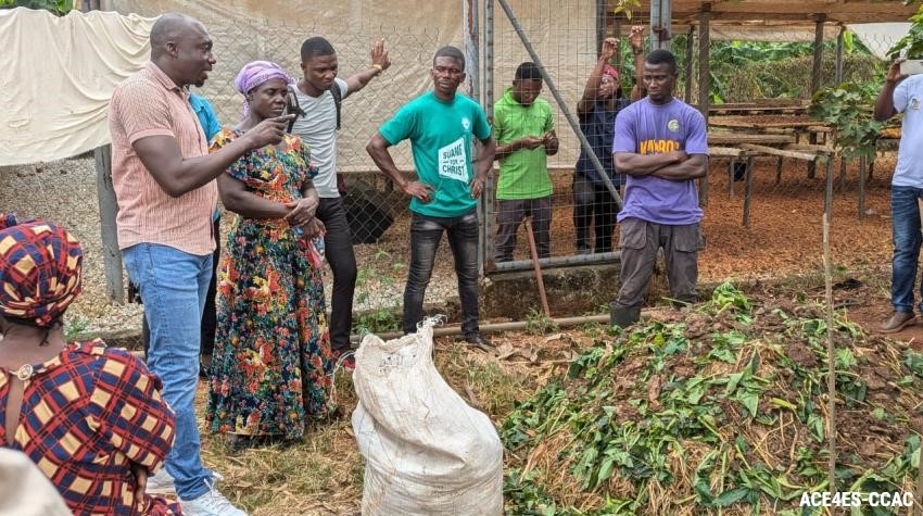 UN Chronicle (@_unchronicle) on Twitter photo "#Agriculture provides many solutions to tackle super pollutants."
Martina Otto, Head of the <a href="/CCACoalition/">Climate & Clean Air Coalition</a>, and Kaveh Zahedi, Director <a href="/FAO/">Food and Agriculture Organization</a>, highlight agriculture practices that reduce GHG emissions & air pollution while improving yields & lives:
🌽 un.org/en/un-chronicl… "#Agriculture provides many solutions to tackle super pollutants."
Martina Otto, Head of the <a href="/CCACoalition/">Climate & Clean Air Coalition</a>, and Kaveh Zahedi, Director <a href="/FAO/">Food and Agriculture Organization</a>, highlight agriculture practices that reduce GHG emissions & air pollution while improving yields & lives:
🌽 un.org/en/un-chronicl…
