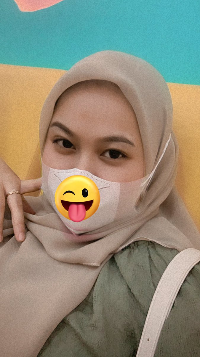 aku lagiiiiiiii di klinik gigiiiiiiiiii mau scaling