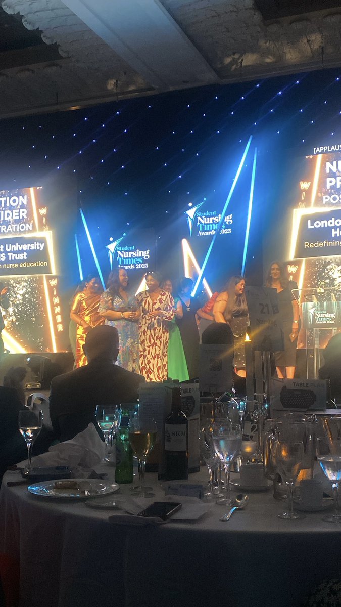 🌟 #Amazing to see <a href="/QUBSONM/">QUBNursing&Midwifery</a> #Nurse #Lecturer <a href="/StephCraigRN/">Steph Craig</a> present the award for #Nurse #Education #Provider of the year <a href="/NursingTimes/">Nursing Times</a> #SNTA 😊