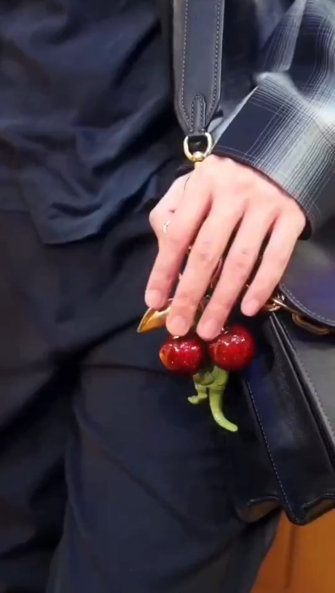 Ohmlotusnnn's tweet photo. Pretty fingers✨📷🫣🫠🍒🦖

NANON COACH SPRING
#CoachNYxNanon
#mynameisnanon https://t.co/Opmj5xpnyi