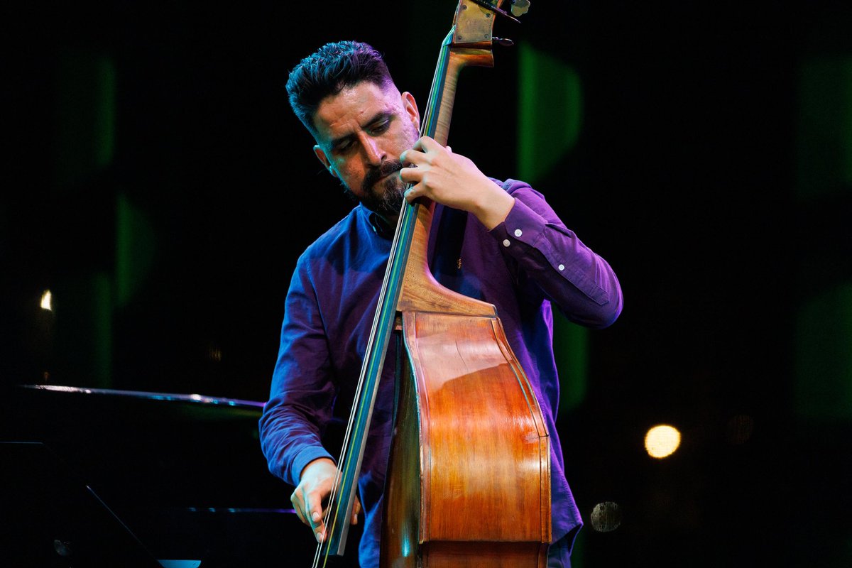 Secretaría de Cultura (@cultura_mx) on Twitter photo En el marco de las celebraciones por el Día Internacional del Jazz, el pasado miércoles 30 de abril en el Pabellón Escénico se presentó el Alex Mercado Trío, liderado por el afamado pianista <a href="/alexmercadojazz/">Alex Mercado</a>, reconocido por su técnica y aclamado por sus brillantes composiciones y En el marco de las celebraciones por el Día Internacional del Jazz, el pasado miércoles 30 de abril en el Pabellón Escénico se presentó el Alex Mercado Trío, liderado por el afamado pianista <a href="/alexmercadojazz/">Alex Mercado</a>, reconocido por su técnica y aclamado por sus brillantes composiciones y