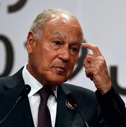 صمت القبور يضرب الجامعة العربية تجاه الاعتداءات الاسرائيلية على سوريا !؟
هل هناك اخطر على الامن القومي العربي من المخططات الاسرائيلية لتمزيق ولتقسيم الدول العربية ؟!