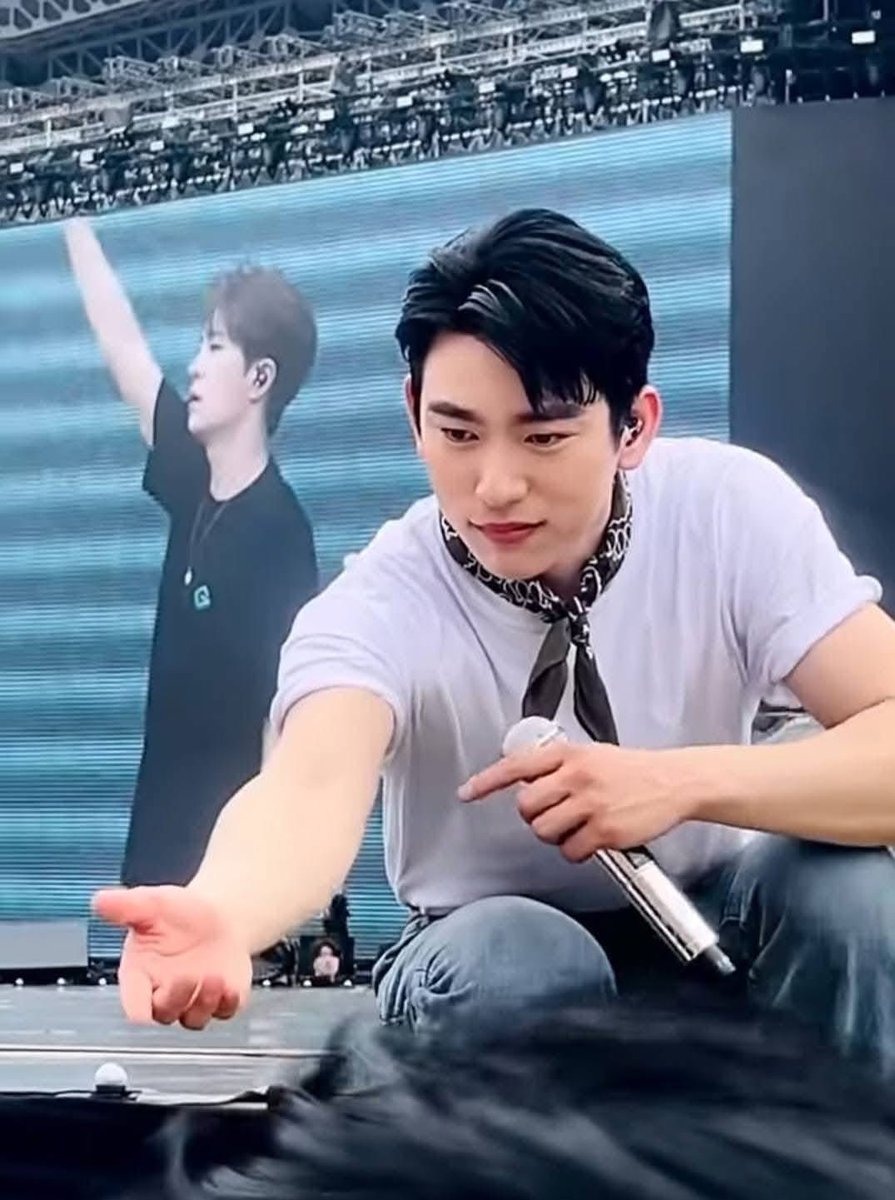 sasikarn231's tweet photo. #หล่อมาก #คุณชายพัค🍑💚
#JINYOUNG #GOT7💚
 #GOT7_NESTFESTinBKK_Day1 https://t.co/mhohsfNmNt