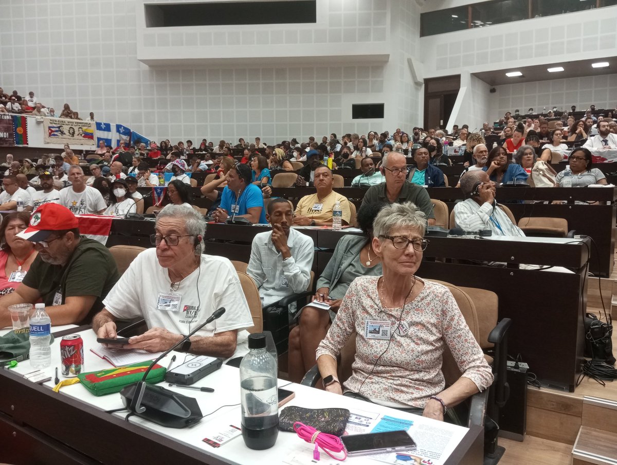 .<a href="/UlisesGuilarte/">Ulises Guilarte de Nacimiento</a> agradeció la presencia en La Habana de los delegados al Encuentro Internacional de Solidaridad con #Cuba 🇨🇺, dedicado a homenajear el legado de #FidelPorSiempre.
#CubaNoEstáSola
<a href="/DrRobertoMOjeda/">Dr. Roberto Morales Ojeda</a> <a href="/Isdalys1/">Isdalys Rodriguez</a>