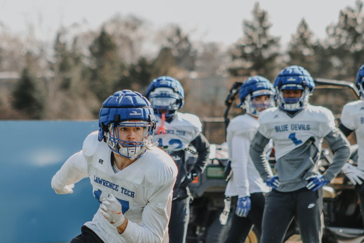 🏈 Spring Practice 🏈

The grind doesn't stop in the offseason! Let’s get better every day. #SpringBall #TrustTheProcess