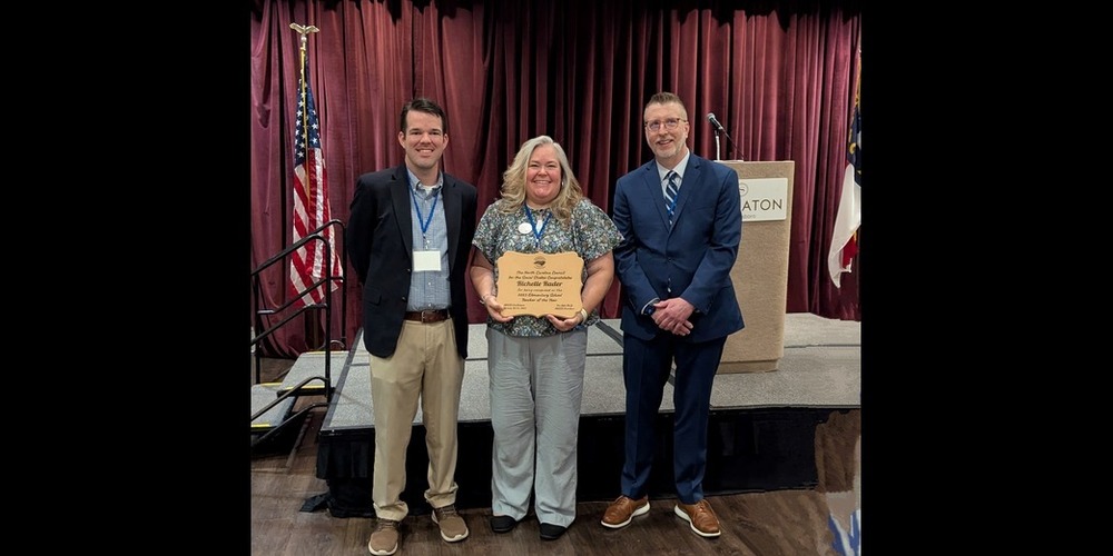 Richelle Rader, 4th Grade Liberty Drive Teacher, Wins NC Elementary Social Studies Teacher of the Year tcs.k12.nc.us/o/tcs/article/…