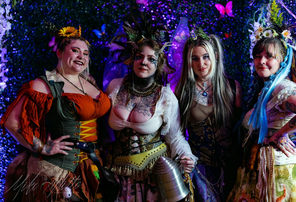🧚 LAST CHANCE FOR PREMIUM ADMISSION 
🕛 Premium Sales end at 11:30p EST

We can't wait to see you all tomorrow in our magickal forest!
🎟️  eventbrite.com/e/faerie-ball-…

📸 Mike Aflitto

#renaissancefestival #faerieball #beltane #cincinnati #craftbeer #cosplay #thingstodoincincinnati
