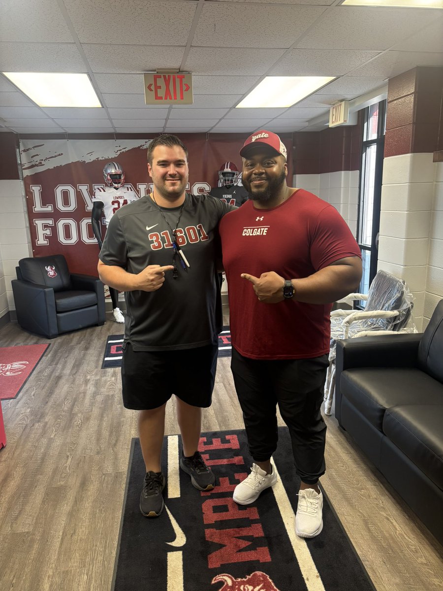 CoachNTrawick's tweet photo. Good seeing my guy today!!! Lots of ascender bowl battles under our belts 💪🏾  thanks for the hospitality @CoachAllen78 https://t.co/su58It1RVn