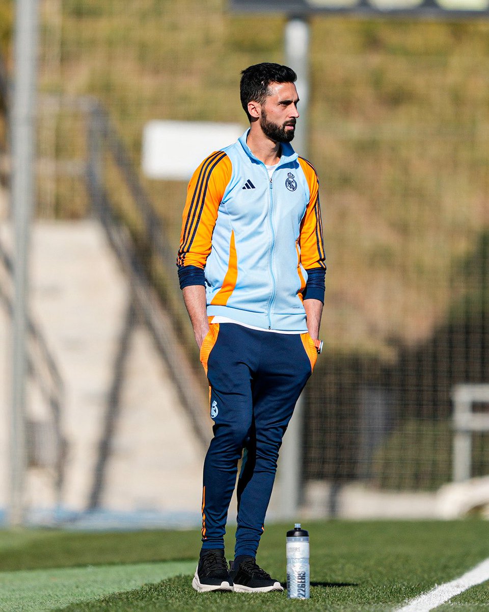 📊🌟| Álvaro Arbeloa as Juvenil A’s coach (since 2022):

• 126 matches.
• 100 wins.
• 12 draws.
• 14 defeats.
• 344 goals scored.
• 88 goals conceded.
• 79% win rate.
• 2 league titles in 3 seasons.
• Champions of the league 2022/23.
• Won the Copa del Rey 2022/23.
•