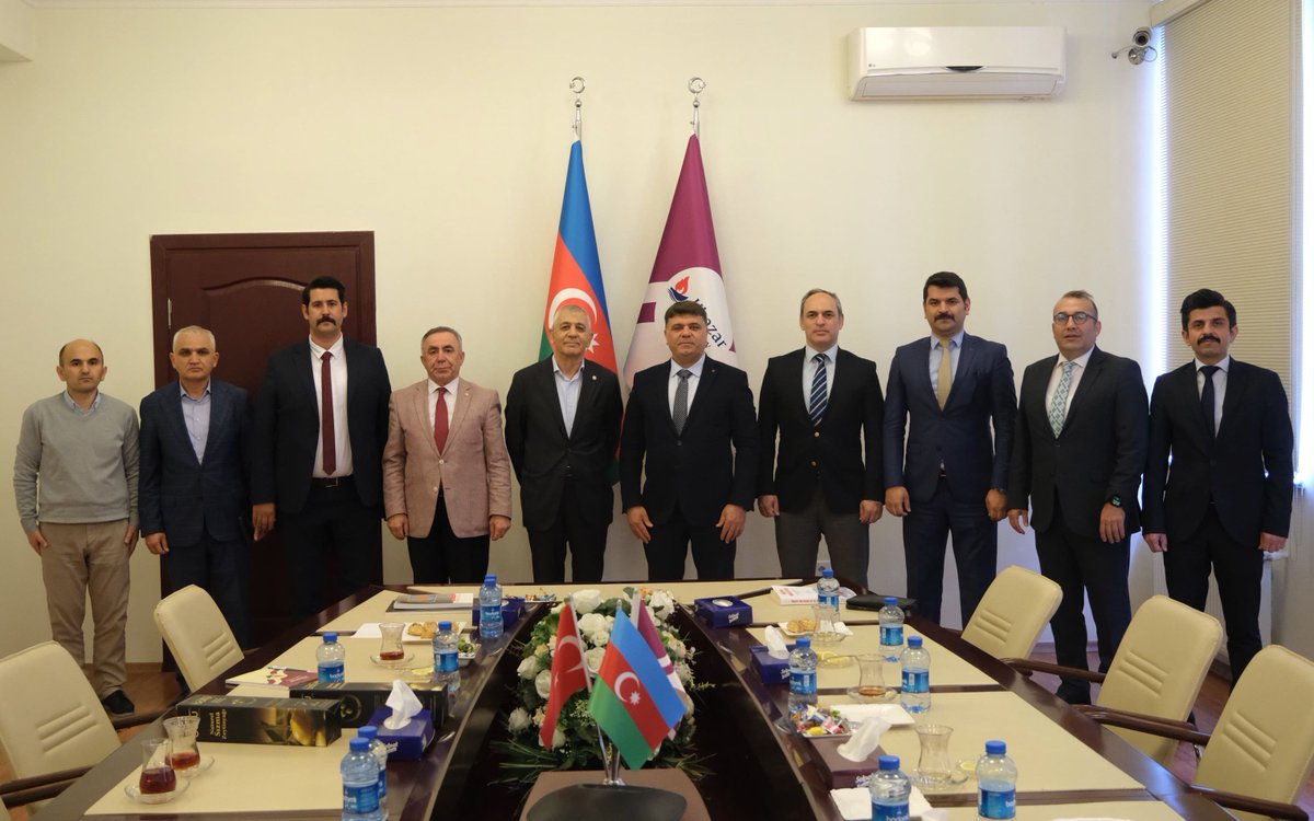 Dr. İlyas Bozkurt’tan Hazar Üniversitesi Mütevelli Heyet Başkanı Prof. Dr. Hamlet İsaxanlı’ya Ziyaret

Bakü –TESAM ve TESİAD Kurucu Genel Başkanı Dr. İlyas Bozkurt ve beraberindeki heyet, Azerbaycan temasları kapsamında Hazar Üniversitesi’ni ziyaret ederek, üniversitenin