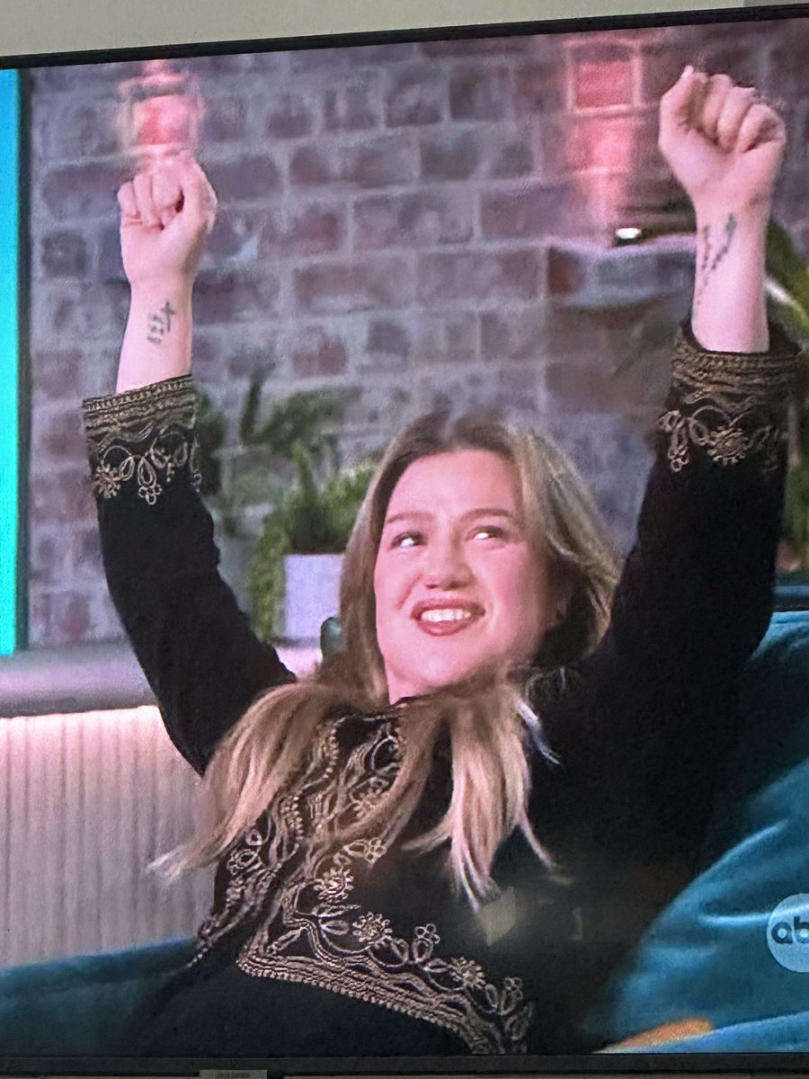Love to see  <a href="/kellyclarkson/">Kelly Clarkson</a> 's reaction after they played her new music video on <a href="/KellyClarksonTV/">The Kelly Clarkson Show</a>  #WhereHaveYouBeen #kellyclarkson