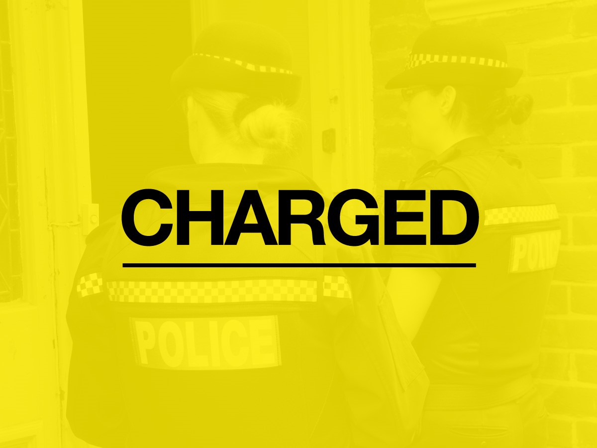 #Charged

A 60 year-old man has been charged following an exposure incident at Stamshaw Park in Portsmouth.

READ MORE: orlo.uk/TkgpZ