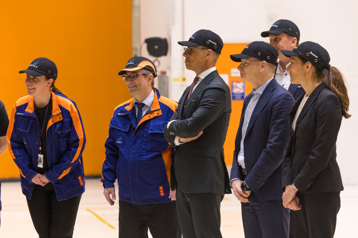 wartsilacorp's tweet image. Honoured to welcome President of #Finland Alexander Stubb &amp;amp; Mrs Innes-Stubb to our #SustainableTechnologyHub in Vaasa! 🇫🇮✨
Mr President &amp;amp; Mrs Innes-Stubb got a close-up view of our engines &amp;amp; the transformative impact of our work in shaping the #decarbonisation of marine &amp;amp; energy