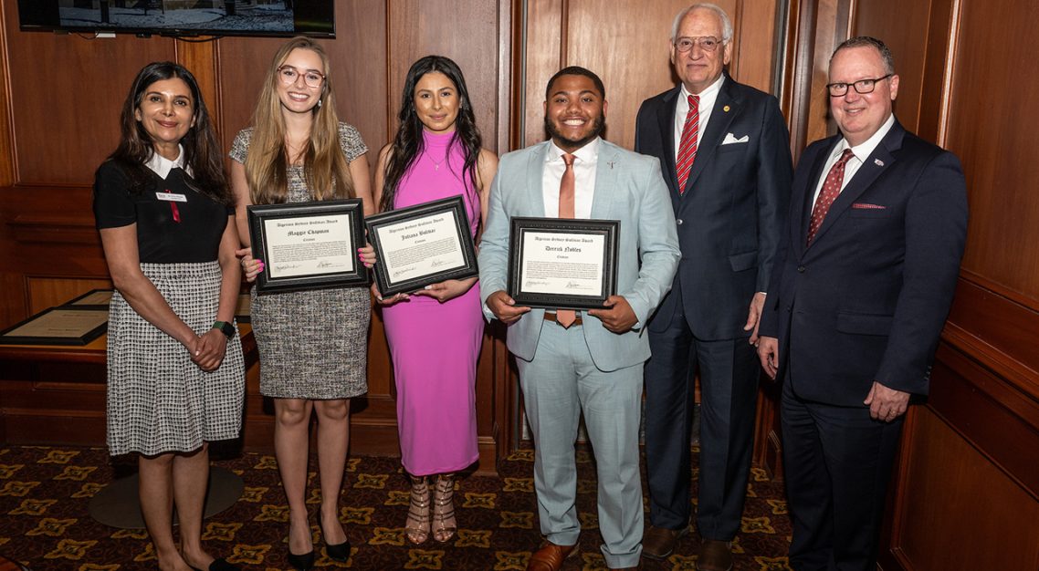 👏 Congrats to Troy's Sullivan Award recipients! 👏​

Maggie Chapman: Social Work senior-community advocate​

Derrick Nobles: Accounting major-campus leader​

Juliana Bolivar: Director of TROY SBDC-small business champion​

ow.ly/U0zm50VLnzA

#SullivanAward #TroyUniversity