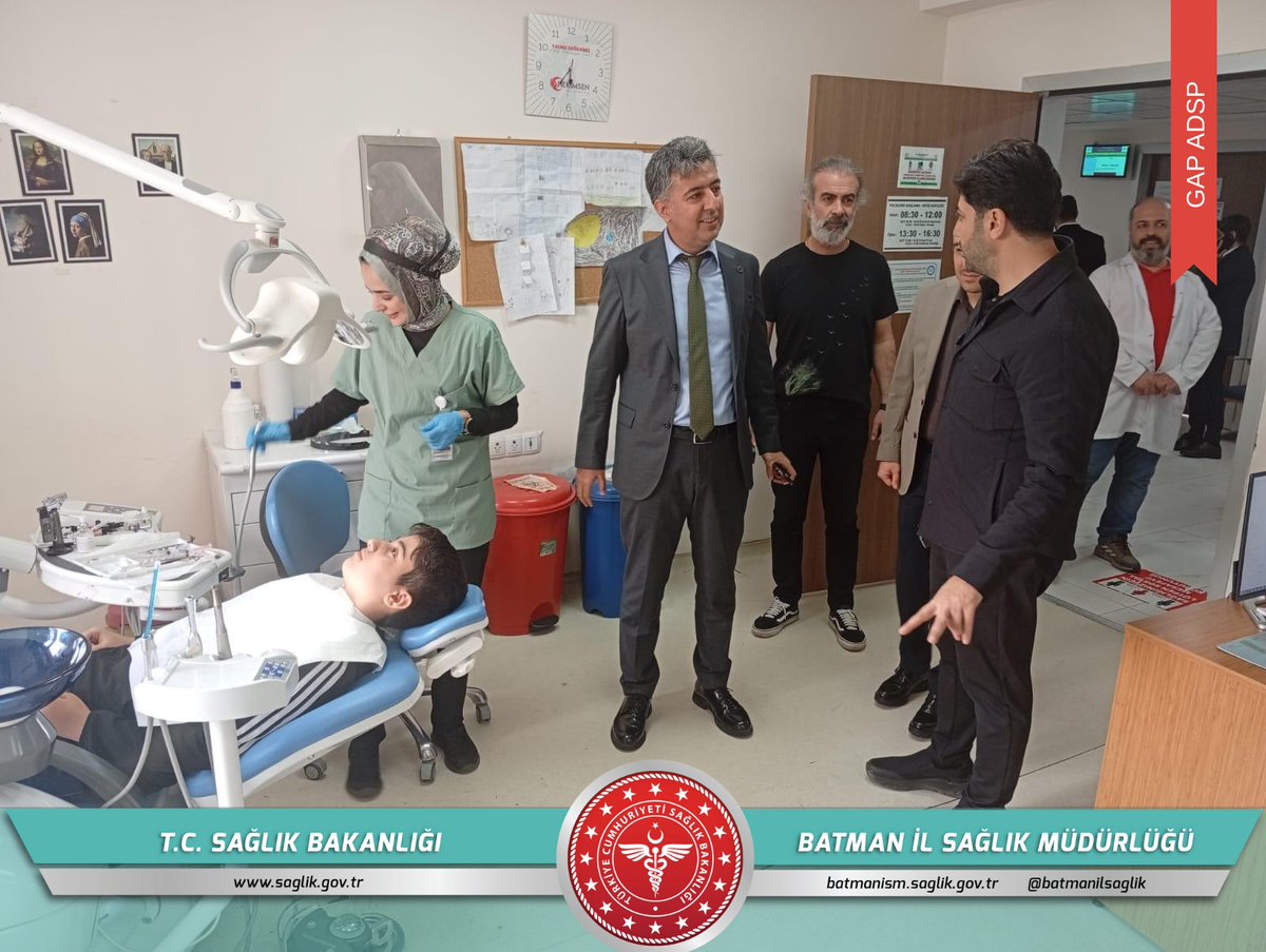 batmanilsaglik's tweet photo. 📍 İl Sağlık Müdürümüz Uzm. Dr. Murat Solmaz, GAP Ağız ve Diş Sağlığı Polikliniği, GAP Aile Sağlığı Merkezi, GAP Halk Sağlığı Laboratuvarı ve 6 Nolu 112 Acil Sağlık Hizmetleri İstasyonu’nu (ASHİ) ziyaret ederek sunulan sağlık hizmetlerini yerinde inceledi.

Ziyareti sırasında, sağlık çalışanlarıyla görüşerek yürütülen hizmetler hakkında bilgi aldı, vatandaşlara geçmiş olsun dileklerini ileterek görüş ve önerilerini dinledi.

#BatmanSağlık 
#SağlıklıTürkiyeYüzyılı

@batmanvaliligi
@canalpekrem
