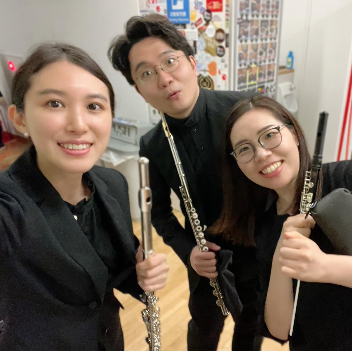 KahoIwasaki's tweet photo. フルートセクションはこちらの3人で走り切りました✨

全曲ピッコロという本番は自分的には珍しかったし、少しだけソロもあってドキドキでしたが、オケもお客様もあたたかく見守ってくださったおかげで吹き切れました☺️ありがとうございました🎶

#蒼穹のファフナー #ファフナーオケコン https://t.co/l6tVwz7PMd