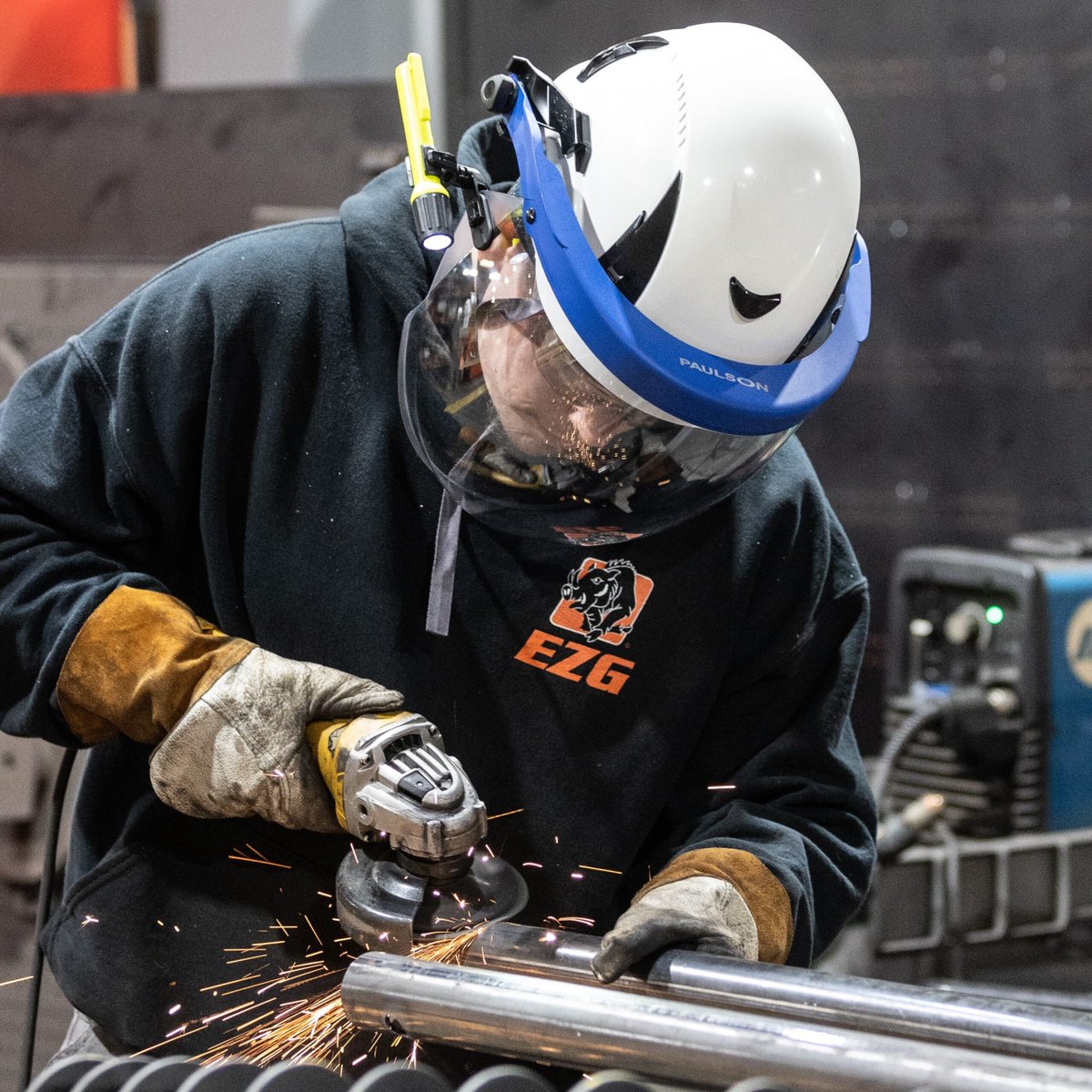 PaulsonMFG's tweet image. Flat face shields = distortion, glare, and faster wear.

Injection molded-to-shape shields = optical clarity, comfort, and durability.

Choose quality. Choose Paulson.

Full blog 👉 hubs.la/Q03k8G-T0

#FaceProtection #IndustrialSafety #PaulsonManufacturing #InjectionMolded