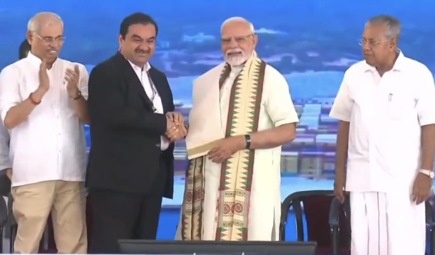 जाति जनगणना की घोषणा भी क्या महिला आरक्षण, एक-देश-एक-चुनाव,परिसीमन, आदि जैसी ही साबित होगी ? पहलगाम के पीड़ित परिवारों में शोक अभी क़ायम है ! ऐसे में सत्ता का फ़िल्मी सितारों, उद्योगपतियों के साथ नज़र आना देश को क्या संदेश देता है ?श्रवण गर्ग की बातचीत : youtu.be/5IzVSnnrwZk?si…