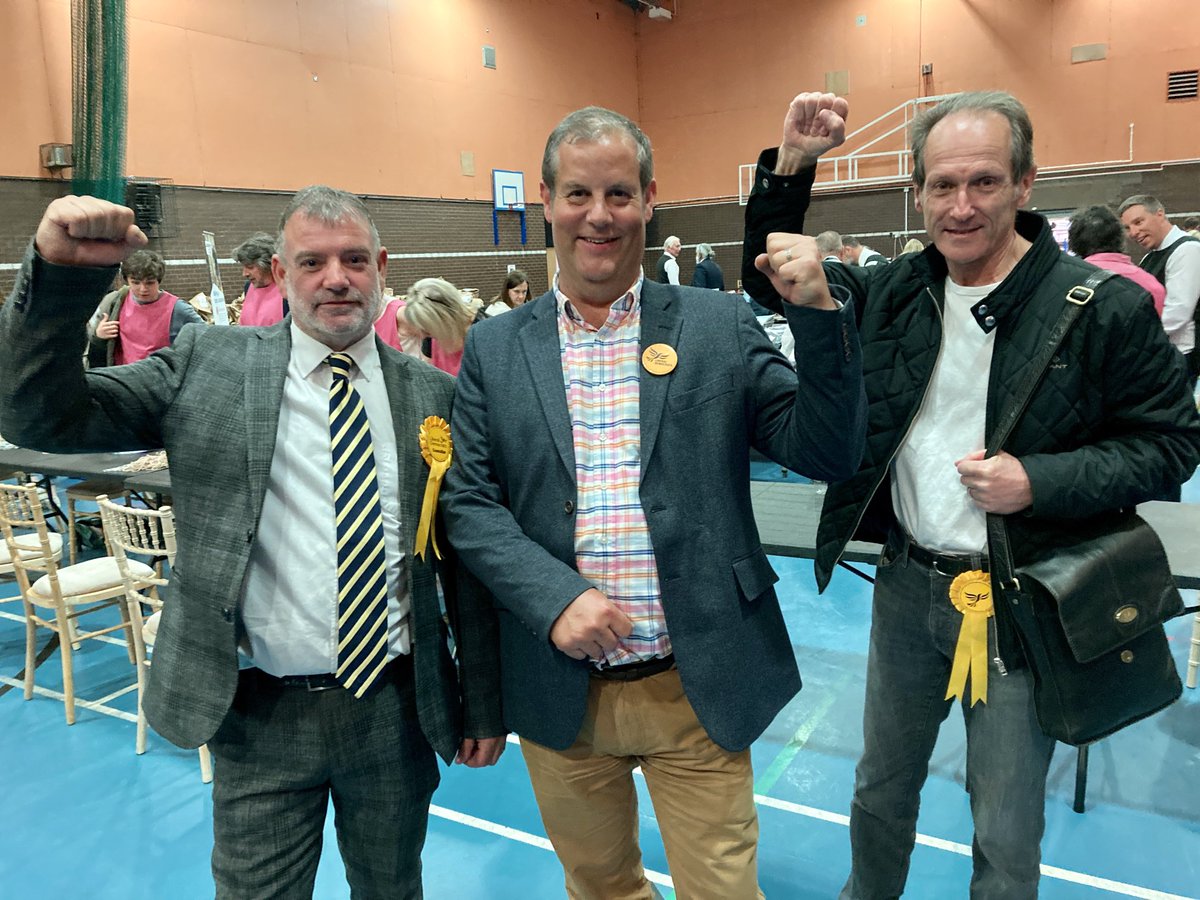 RobMacDonaldLDR's tweet image. Lib-Dem win for the borough council seat of St Mary’s in Clitheroe for ⁦@RibbleValleyBC⁩ Mark Sutcliffe, centre, elected after third attemp. Third time lucky, he says. Determined to represent all residents and Clitheroe’s interests, he says. ⁦@nwLibDems⁩
