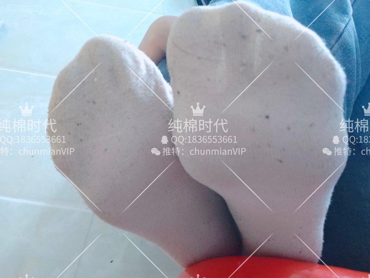 顾瑾穿的一周的发黄刺鼻的汗臭袜子，丢了…
哎，这个五一，一定有一个七尺男儿躺床上偷偷抹眼泪
#女高中生