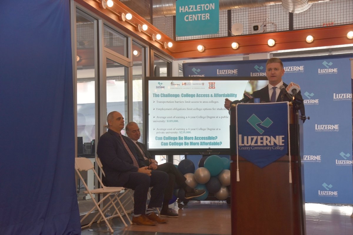 LuzerneCC's tweet image. A bold new partnership is here: LCCC, Commonwealth U & Hazleton Area SD launch the #TeachInNEPA Project to tackle PA’s teacher shortage.
👩🏫 Seamless transfers
🏫 Local student teaching
💰 Debt-free pathway
Learn more ➡️ #FutureTeachers #EducationMatters
luzerne.edu/teachinnepapro…
