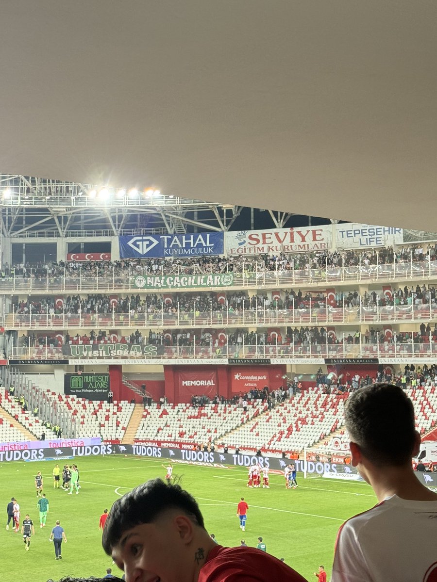 1 avuç Kenyalı 😂😂😂 koyarlar hevesin kaçar şimdi s2tirin gğdin <a href="/konyaspor/">TÜMOSAN Konyaspor</a> #bizantalyasporuz #konyaspor