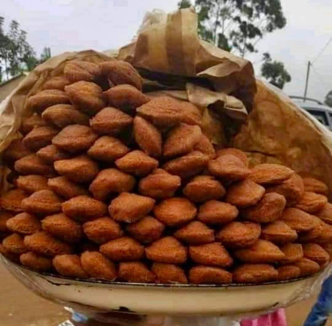 willyatta_24's tweet photo. AUCUN BEIGNET AU MONDE NE PEUT S’ASSEOIR DEVANT LE BEIGNET KOKI ET LUI DIRE : JE SUIS PLUS BON QUE TOI . https://t.co/L4UmVPl3sz
