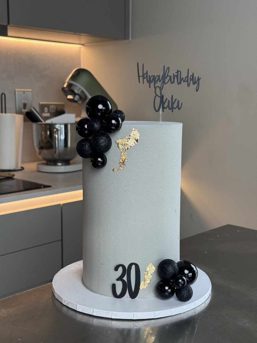 BAKEDBYKANYEEN (LONDON Baker🇬🇧) tweet media