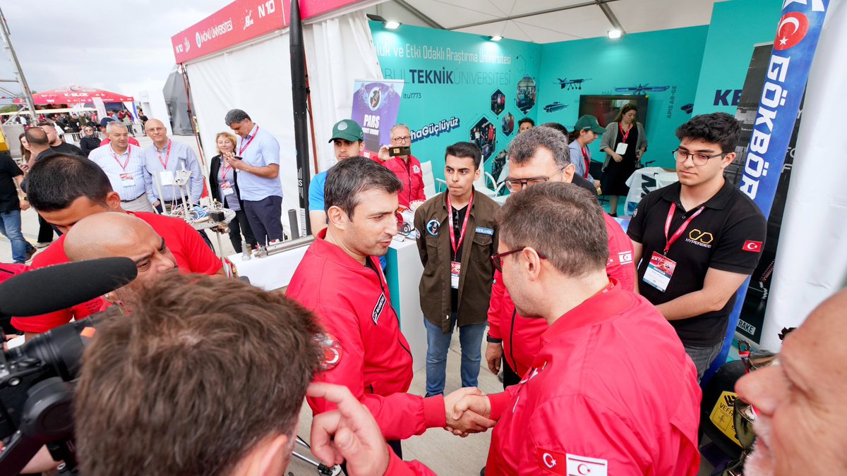 Yıldız Teknik Üniversitesi ve YTÜ Yıldız Teknopark, TEKNOFEST 2025 KKTC ayağında yenilikçi projeleriyle ilgi odağı oldu. 

T3 Vakfı Mütevelli Heyeti Başkanı ve TEKNOFEST Yönetim Kurulu Başkanı Selçuk Bayraktar, Sanayi, Ticaret, Enerji, Tabii Kaynaklar, Bilgi ve Teknoloji