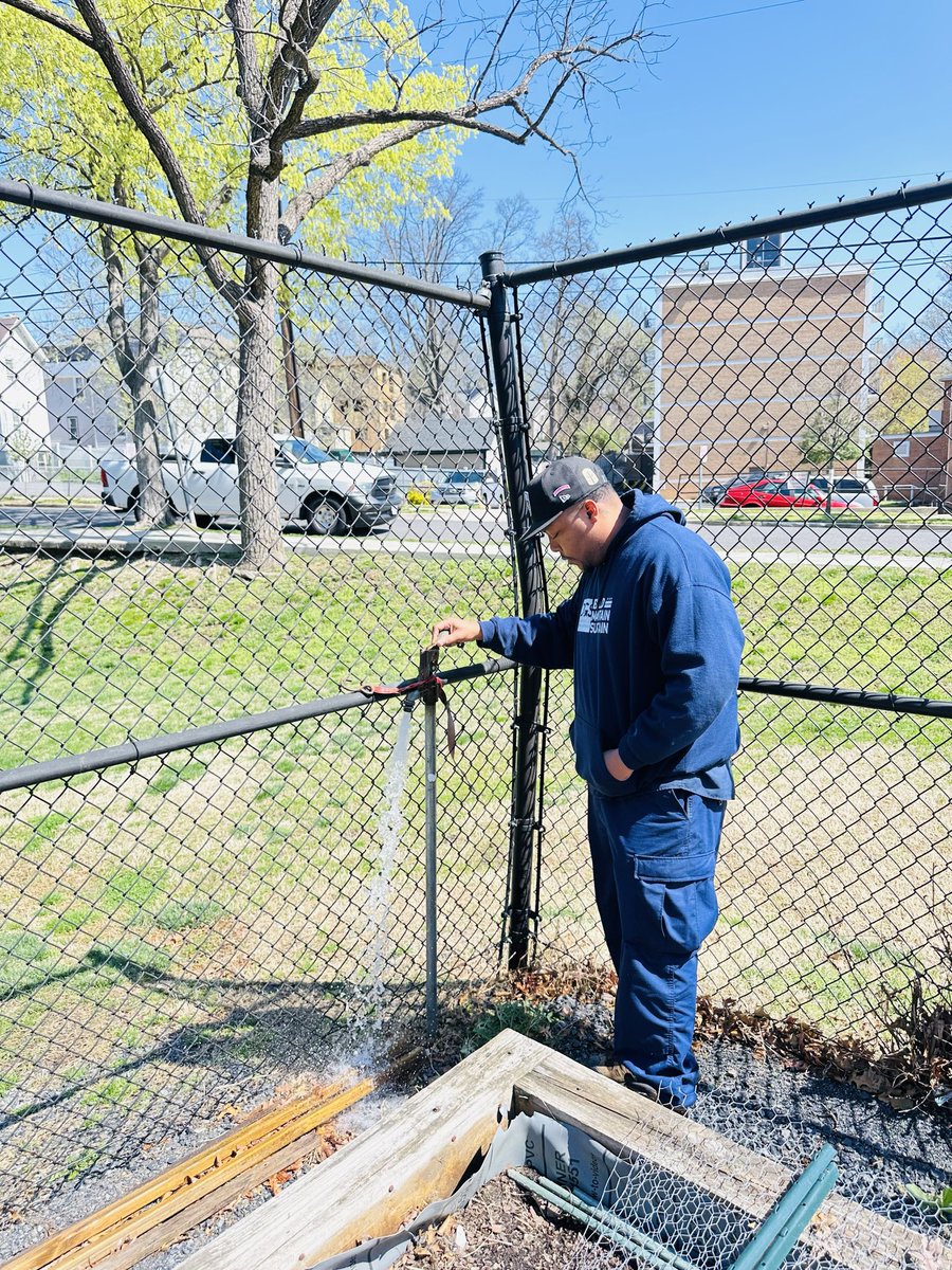 DCDGS's tweet photo. 💧As part of our Spring-Summer Readiness operations, our hardworking Facilities Team continues turning on our water sources to help keep the water flowing! Please be patient as the completion for water activation is estimated for May 31st! #DGSMaintainsDC #DGSAtWork https://t.co/3sMrSZSiRj
