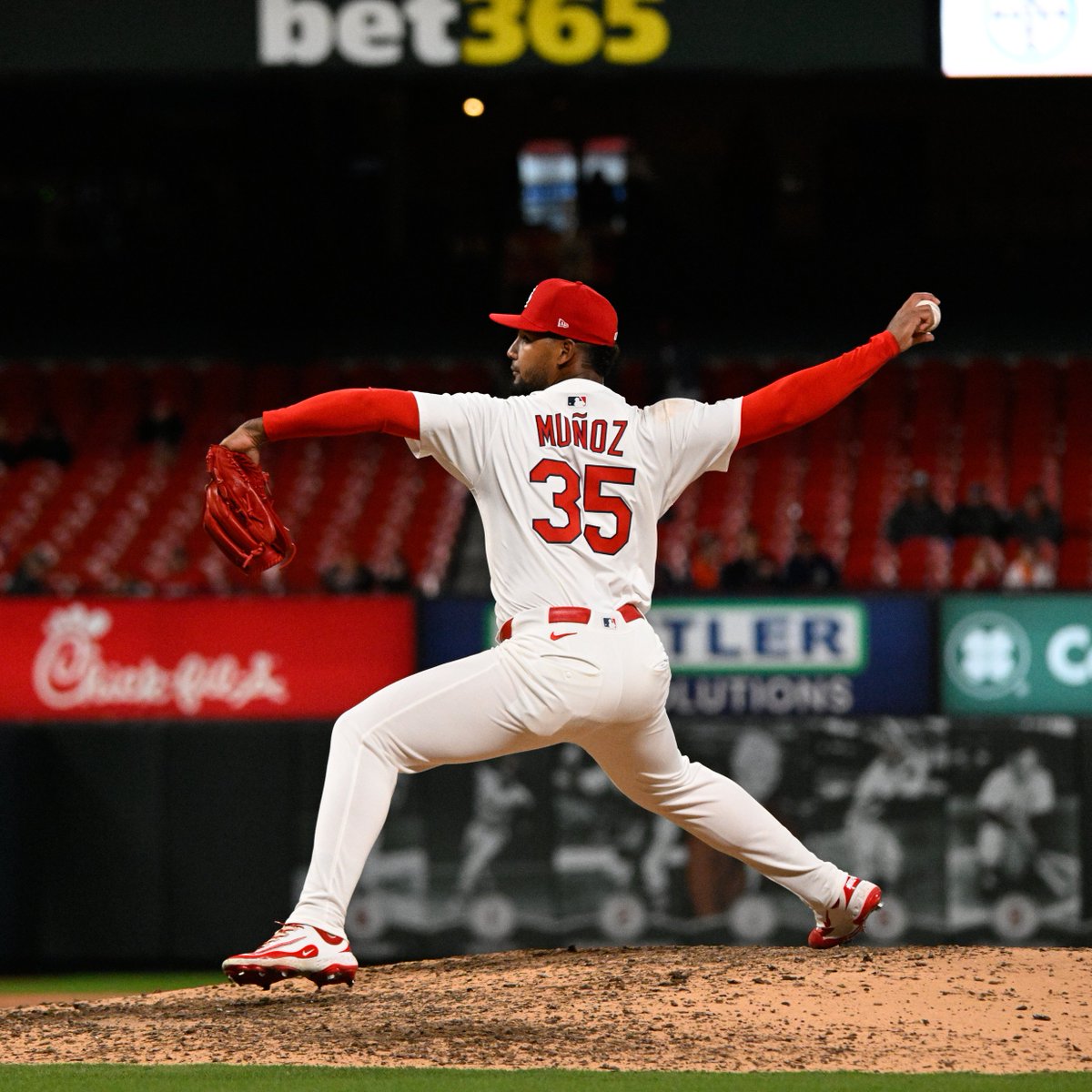 Cardinals's tweet image. RHPs Chris Roycroft and Roddery Muñoz have been recalled from Memphis (AAA).

RHPs Matt Svanson and Riley O'Brien have been optioned to Memphis.