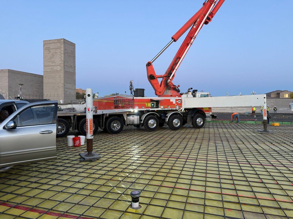 AbernatheyCo's tweet photo. As @elonmusk asks, What did you get done this week? 

Here is what we got done on our Goodyear, AZ project. 

GSF: 111,087
Units: 745 https://t.co/rbQsxvftsF