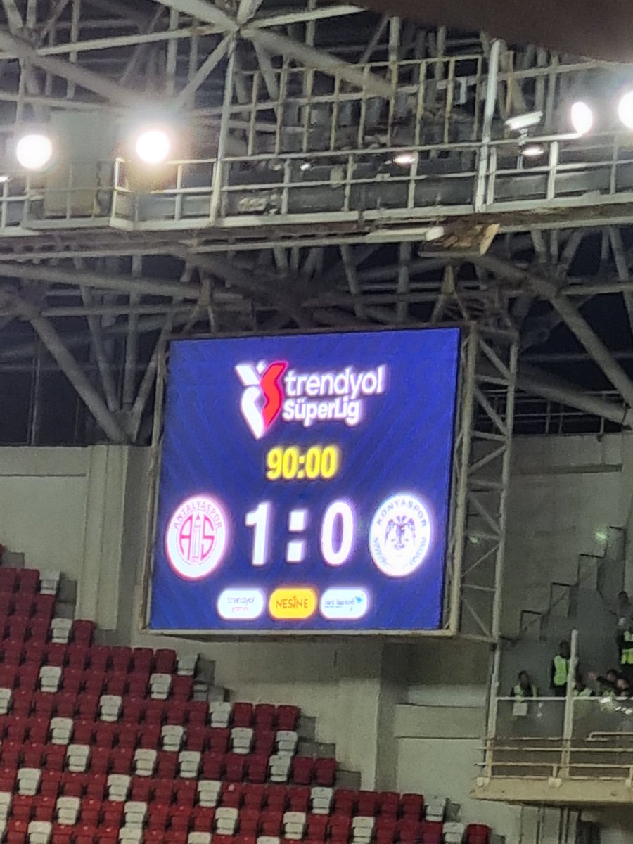 Bu maç bu kadroyla hocaya yazar...tarihe isminiz altın harflerle yazıldı...a.ş...dernek...vakif...
<a href="/Antalyaspor/">Hesap.com Antalyaspor</a>