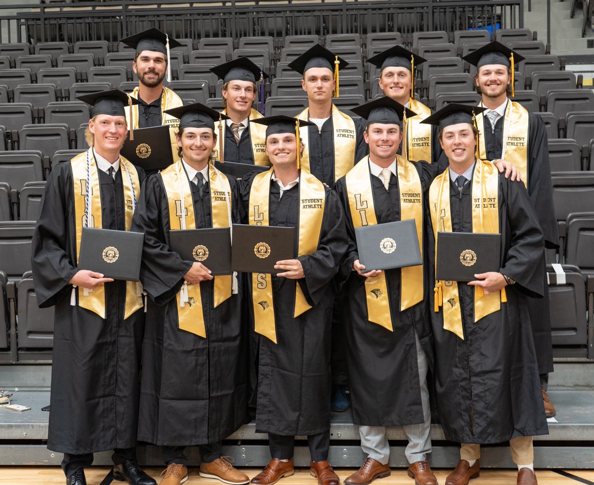 LULIONSBASEBALL's tweet image. Congratulations to our seniors who graduated last night, earning their bachelor's degrees!

We’re so proud of each of you and can’t wait to see what the future holds!

#OneRoar 🦁⚾️