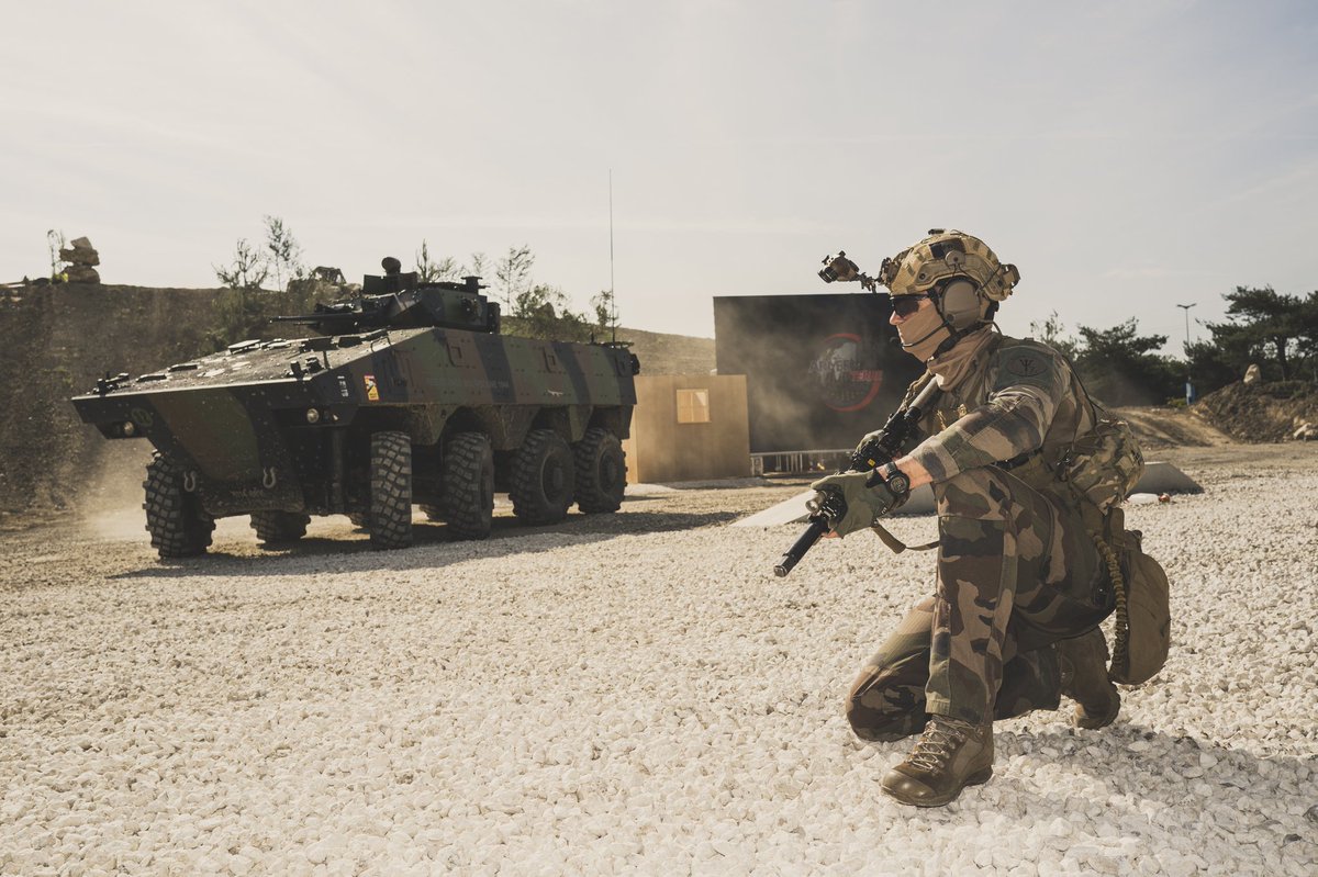 7e_brig_blindee's tweet image. L’élite au cœur du blindé : focus sur les commandos de la 7 💥
👉 La destruction de pièces de défense sol-air, de postes de commandement ou la saisie de points-clés du terrain permettent de façonner l’ennemi et facilitent le débouché des unités blindées. 
#MatosOps #CapaciTerre
