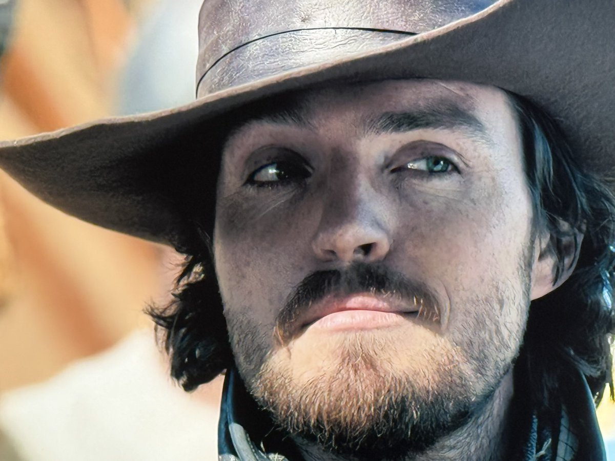 suekmoorhen's tweet image. It’s #DeLaFereFriday folks! 

I had an early finish and a visit to the pub for a very welcome glass of Sauvignon- very enjoyable! 

Enjoy your evening!

#Athos
#TomBurke