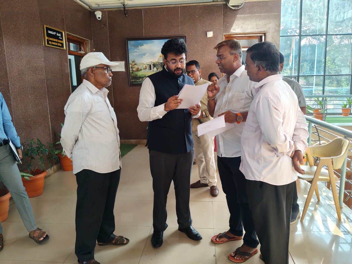 GYedage2511's tweet image. Villagers of Koulapurwada demand strong action against DHO for issuing a false feasibility certificate to Kwality Hatchery. The land is just 10m from homes, not isolated as claimed. Public health can't be compromised. @CEOZPBelagavi @deobelagavi @DrAnjaliTai @sureshjadhav_